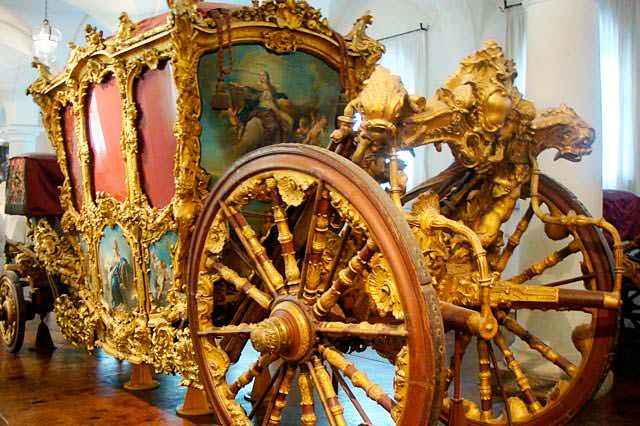 Шикарная красивая карета