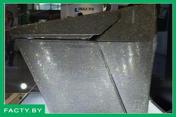 Эксклюзивный унитаз с кристаллами Сваровски Кристаллы Сваровски на унитазе
