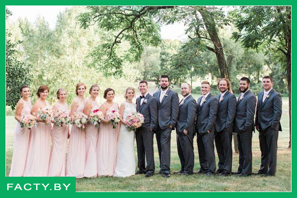 Подружки невесты и друзбя жениха на свадьбе в американском стиле