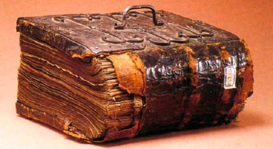 Книга из человеческой кожи