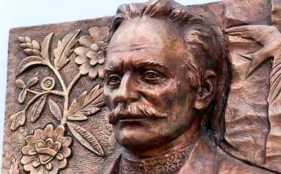 Всем знакомый памятник на Украине Ивану Франку 