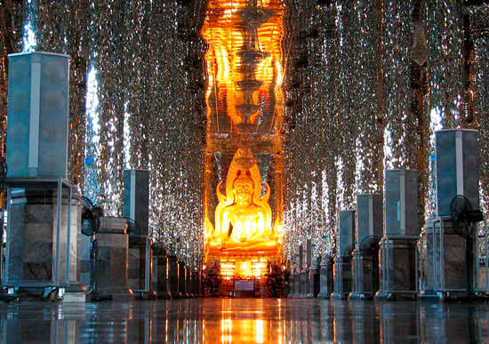 Все из хрусталя Зеркальный Храм Wat Tha Sung