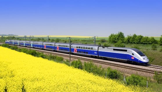 Скоростной поезд в пути 