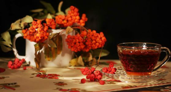 Варенье из рябины и чай